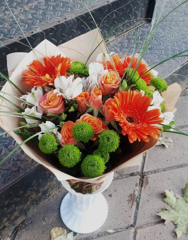Букет цветов из: Герберы, Хризантемы, Альстромерии и Розы в Светлом Саратовской области