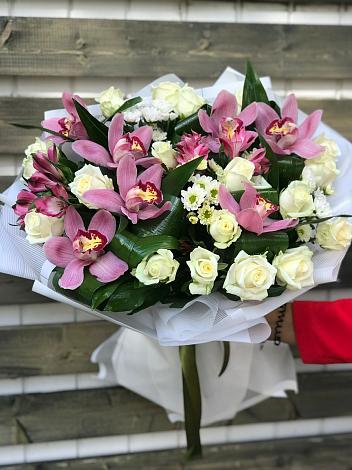 Букет цветов из: Розы и Хризантемы в Светлом Саратовской области