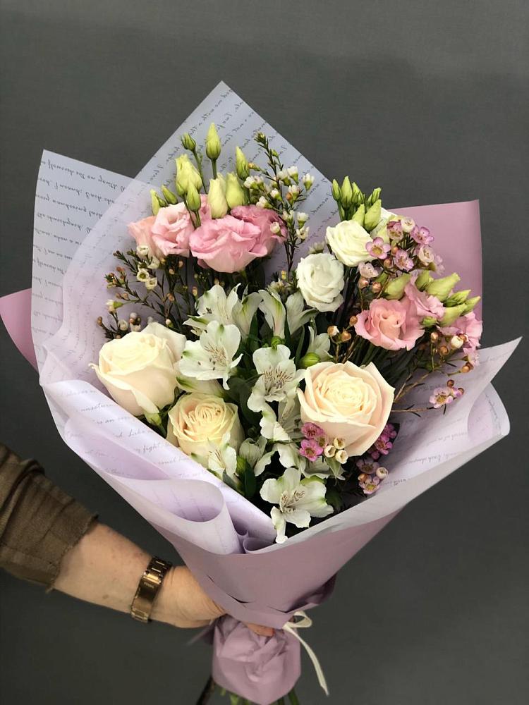 Букет цветов из: Альстромерии, Розы и Лизиантусы в Светлом Саратовской области