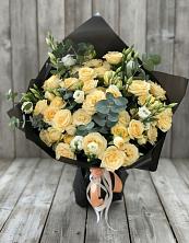 Букет цветов из:  Розы и Лизиантусы в Светлом Саратовской области