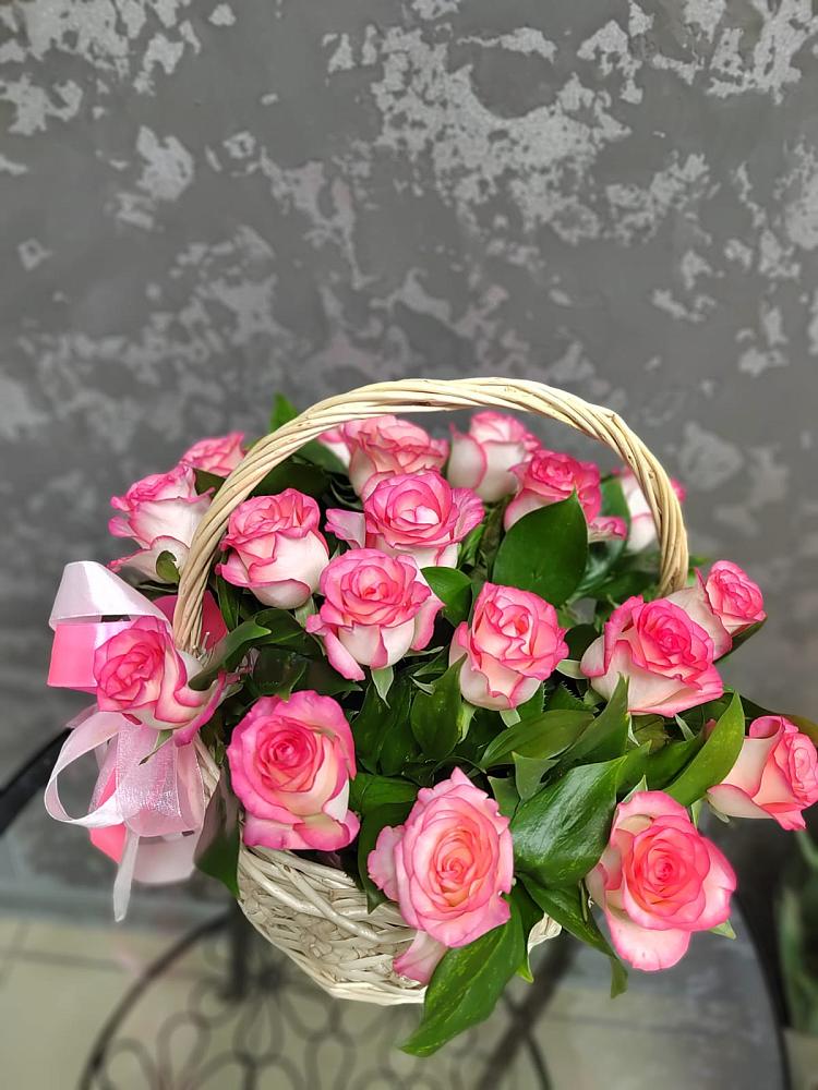 Цветочная композиция из Розы в корзине в Светлом Саратовской области