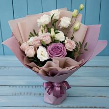 Букет цветов из:  Розы и Лизиантусы в Светлом Саратовской области