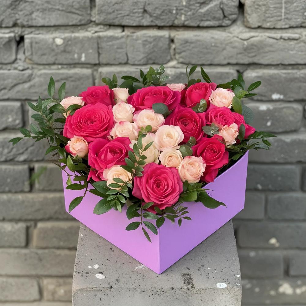 Цветочная композиция из Розы в коробке в Светлом Саратовской области