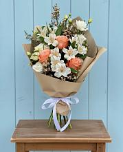 Букет цветов из:  Альстромерии, Лизиантусы, Розы и Хризантемы в Светлом Саратовской области