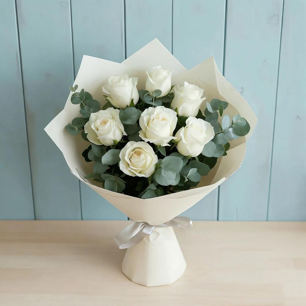 Букет Белые розы в Эвкалипте в Светлом Саратовской области