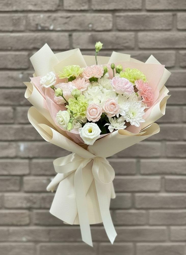 Букет цветов из: Гвоздики, Розы, Лизиантусы и Хризантемы в Светлом Саратовской области