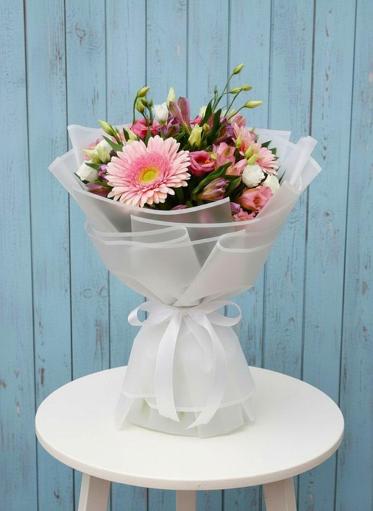 Букет цветов из: Герберы, Альстромерии и Лизиантусы в Светлом Саратовской области