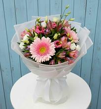 Букет цветов из:  Герберы, Альстромерии и Лизиантусы в Светлом Саратовской области