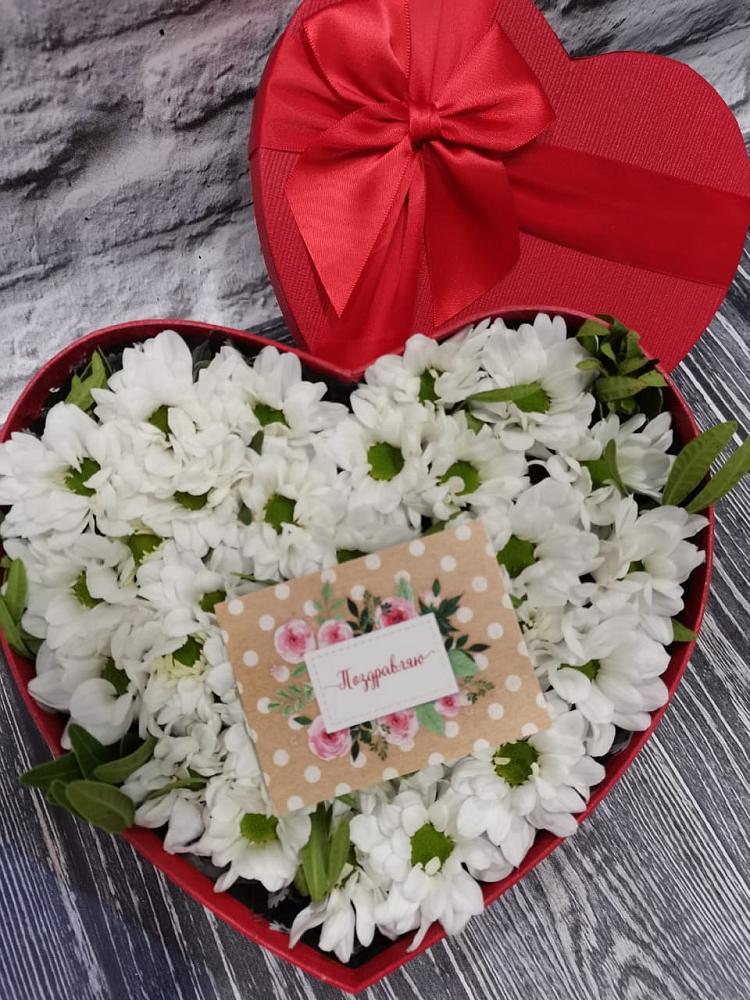 Цветочная композиция из Хризантемы в виде сердца в Светлом Саратовской области