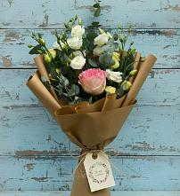 Букет цветов из:  Розы и Лизиантусы в Светлом Саратовской области
