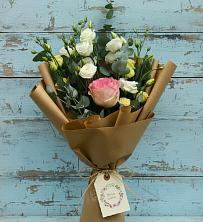 Букет цветов из:  Розы и Лизиантусы в Светлом Саратовской области