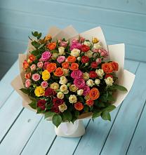 Букет Микс из разноцветных кустовых роз в Светлом Саратовской области