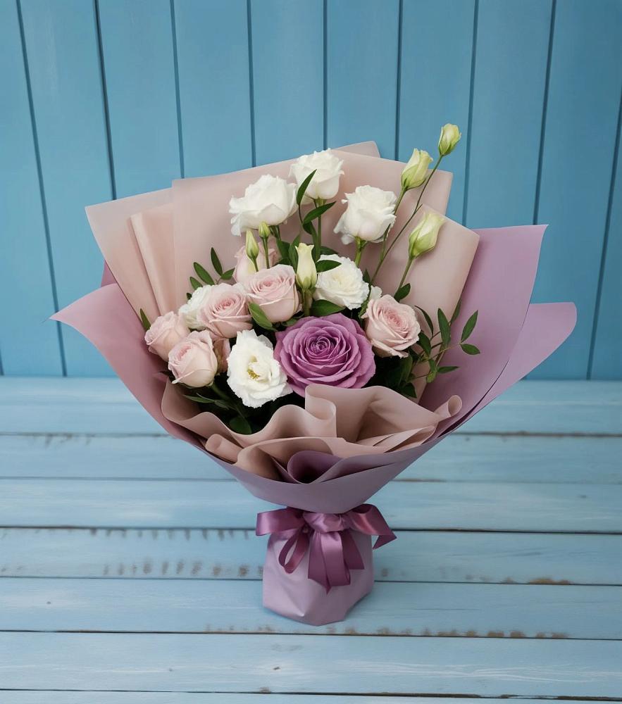 Букет цветов из: Розы и Лизиантусы в Светлом Саратовской области